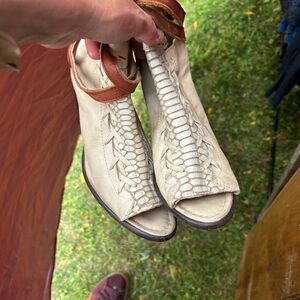 FREEBIRD WHITE SANDALS